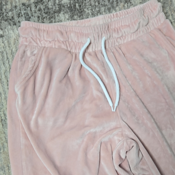 Women's Soft Velvet Pink Jogger Pants Size Medium Cozy Girlhoodcore Girly Barbie - Picture 3 of 5